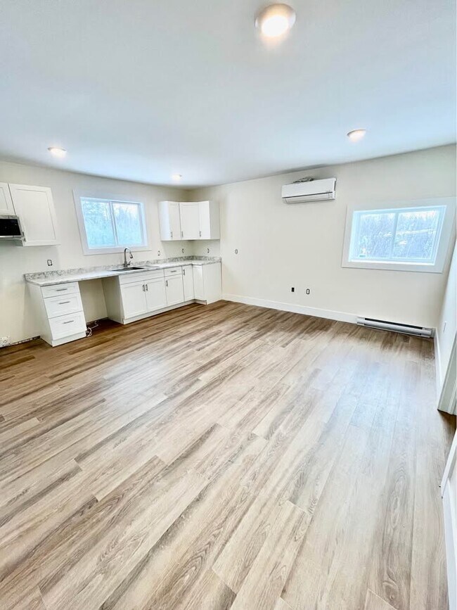 Photo - 161 Nevers Rd Unité 1