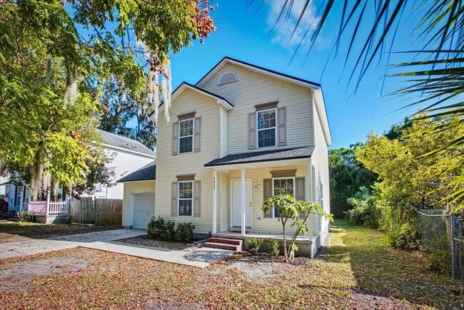 Photo - 1217 Clock St