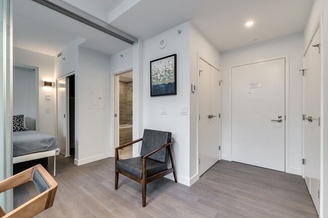 Photo - 1480 Howe St