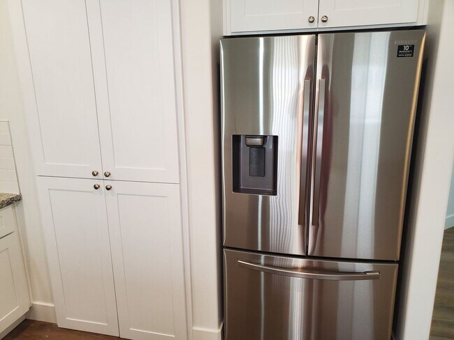 Photo - CHECK OUT THIS DARLING 3 BED + Additional office space, 2.5 BATH TOWNHOME IN SUGAR CITY--INTERNET...