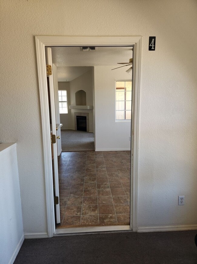 Photo - 2 bed / 1 bath in 4 Plex Unit 4
