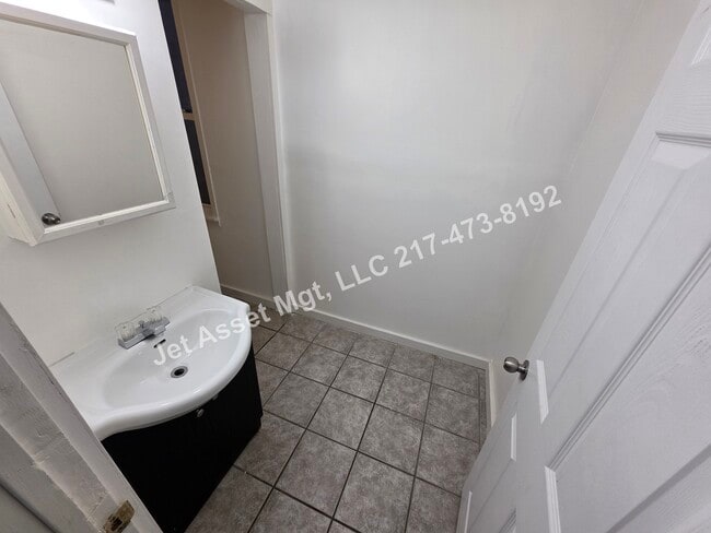 Photo - 4 bed, 2 bath HOUSE For Rent
