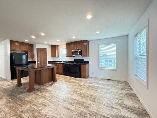2018 Lark Ln NW