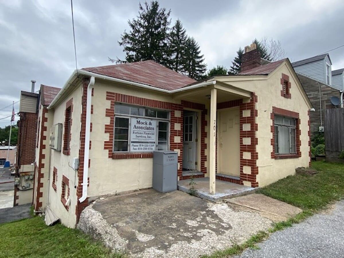 Photo - 701 Demuth St House