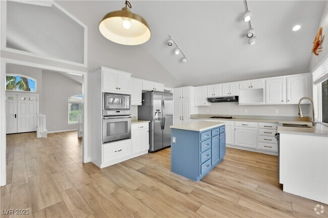 Building Photo - 8112 Tropic Isle Cir Rental