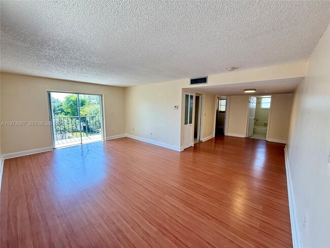 Building Photo - 1236 Alton Rd Unit 401
