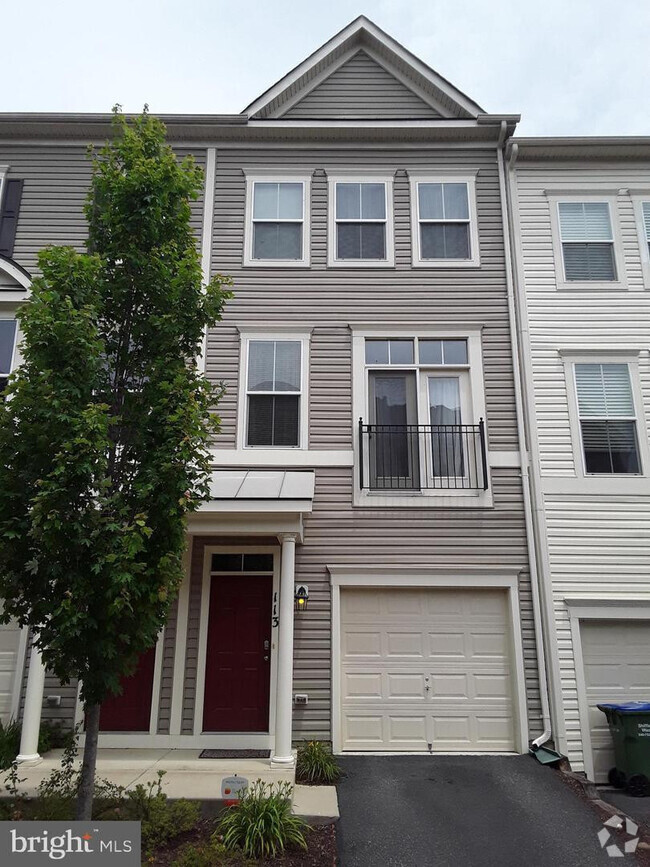 Building Photo - 3-Level Townhome in Village @ Woodstream C...