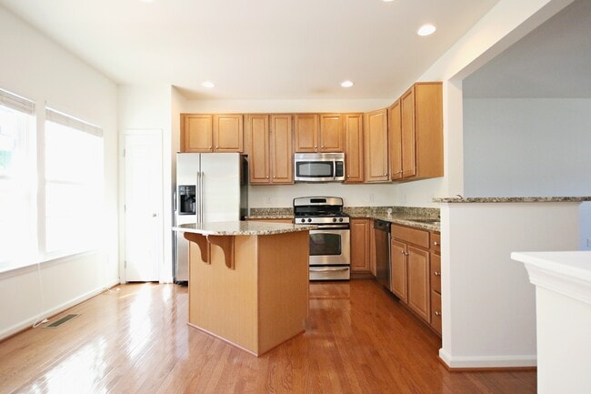 Building Photo - Pet-Friendly Pavilions at Pantops Townhome