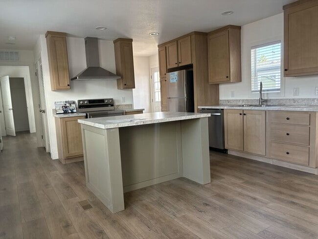 Photo - 2060 N Center St