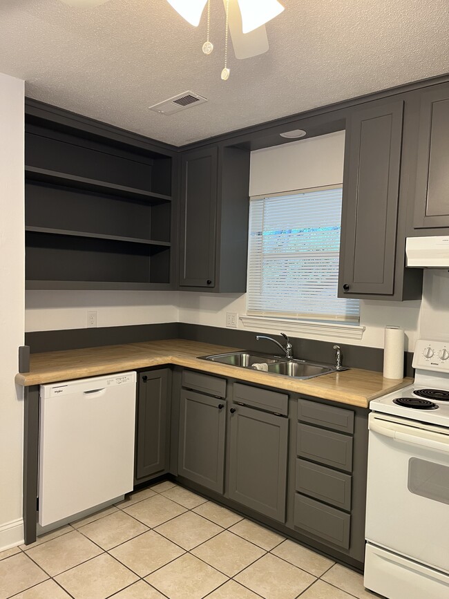 Photo - 877 Donaldson Rd