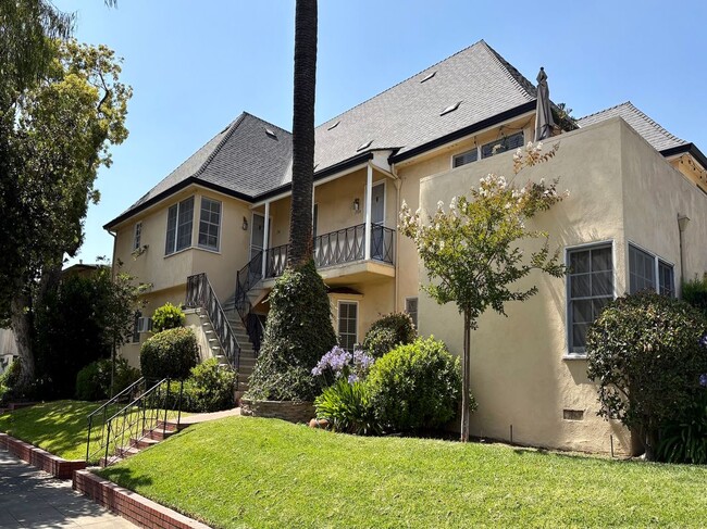 Photo - 1744 Huntington Dr