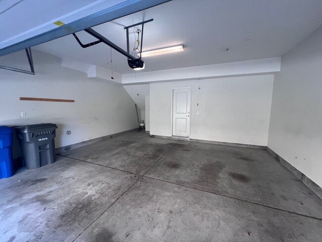 Gorgeous Like-New 4BD/3.5BA Oceanside Townhome! Bright & Airy Open Floor Plan, Stainless Applianc...