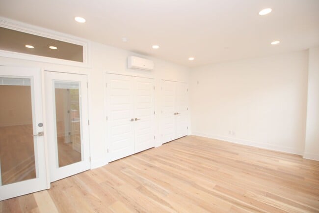 Photo - Newly renovated 1 bed apartment in old city Unit 3F