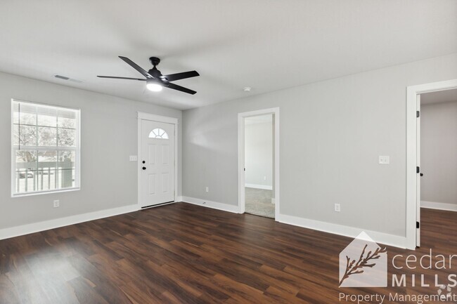 Building Photo - Upper Level 3 bed 2 bath duplex unit avail... Rental