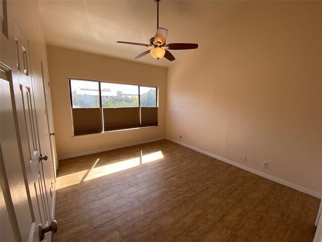 Photo - 807 W 25th St Unit 308