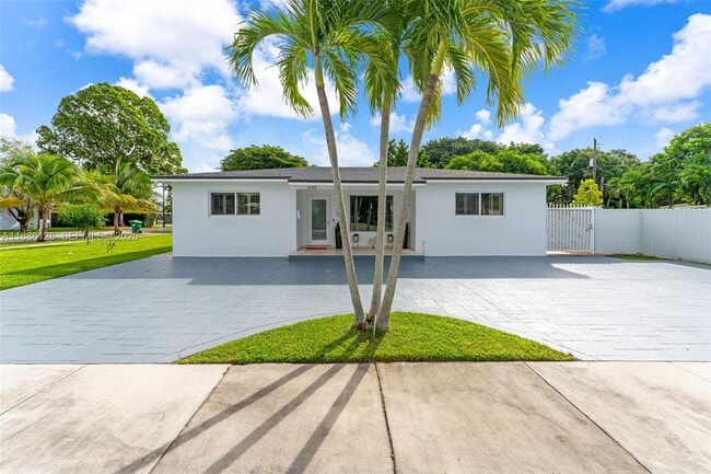 Building Photo - 4301 SW 85th Ave