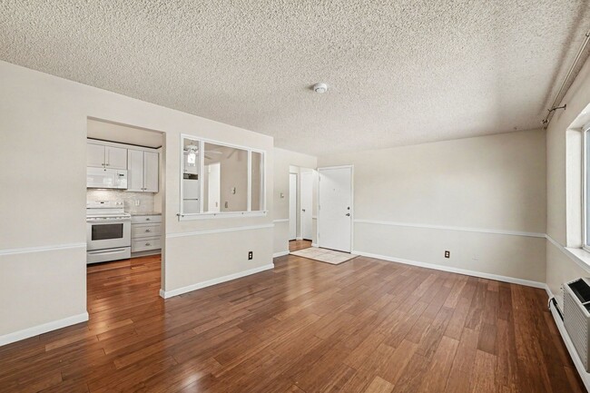 Building Photo - 232 S Brentwood St Unit 203