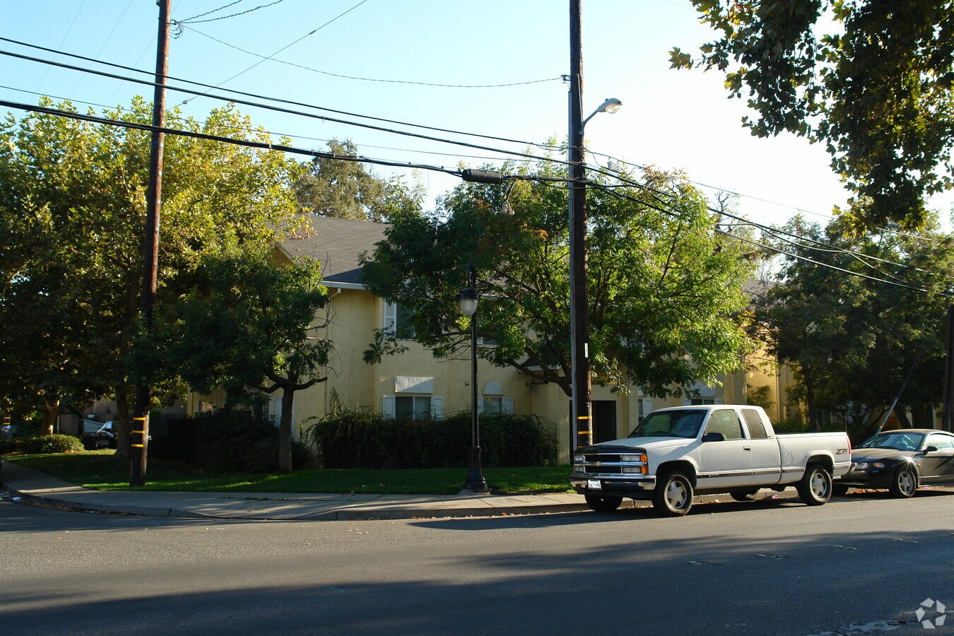 Photo - 1019 W 5th St