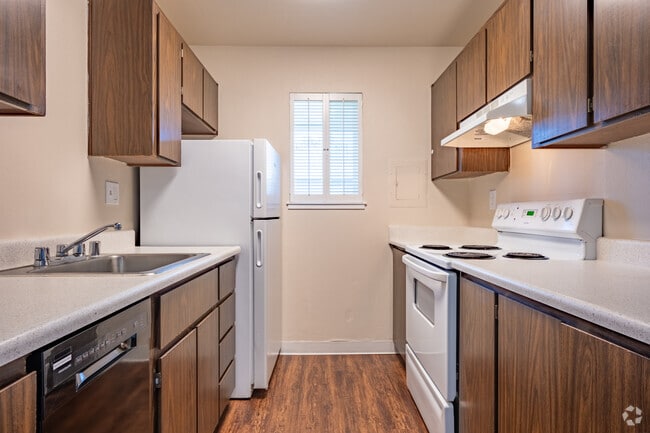 1BR, 1BA - 680SF - Kitchen