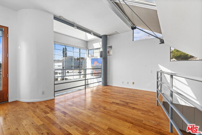 Photo - 1015 Marine St Unidad 4