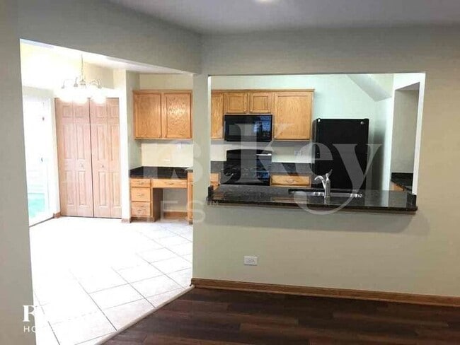 Photo - 932 Symphony Dr