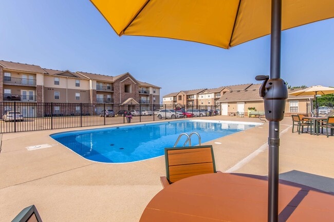 Scenic Station Apartments Pool
