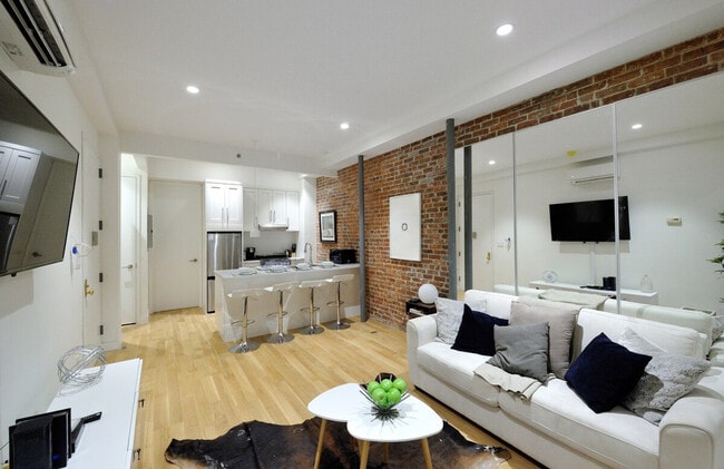 Building Photo - 353 W 46th St Unit SI ID1323931P