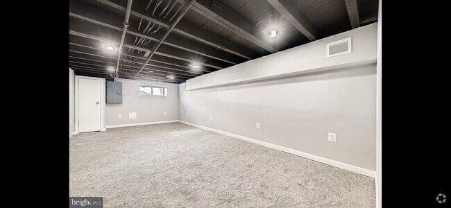Building Photo - 315 S Newkirk St Rental