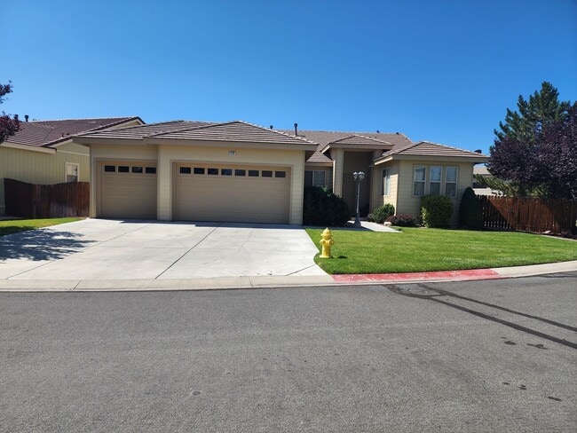 Building Photo - <b>Beautiful Three Bedroom in the Golf Cou... Rental