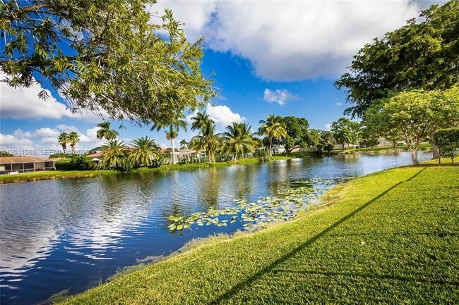 16641 Royal Poinciana Dr