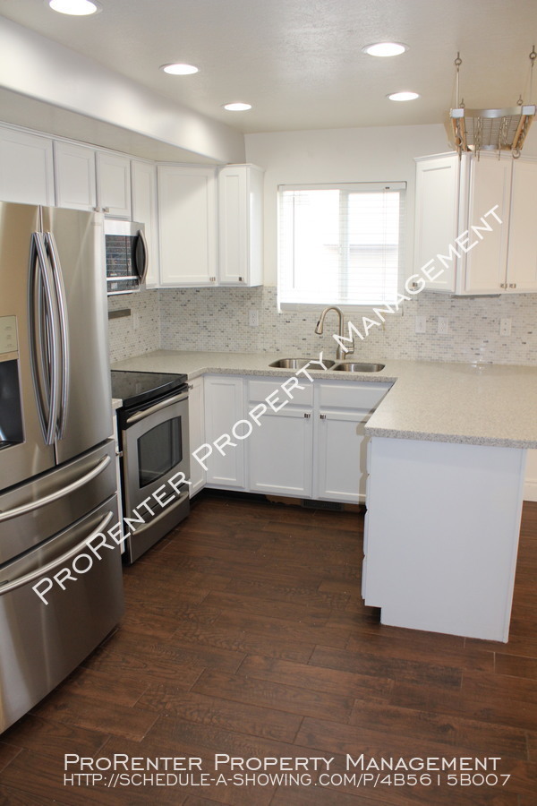 Photo - Spacious 4 Bed, 3.5 Bath Clinton Home