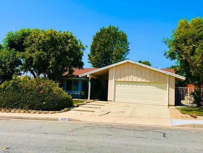 Building Photo - Spacious 4 Bedroom Home in Quiet Yorba Linda Neighborhood