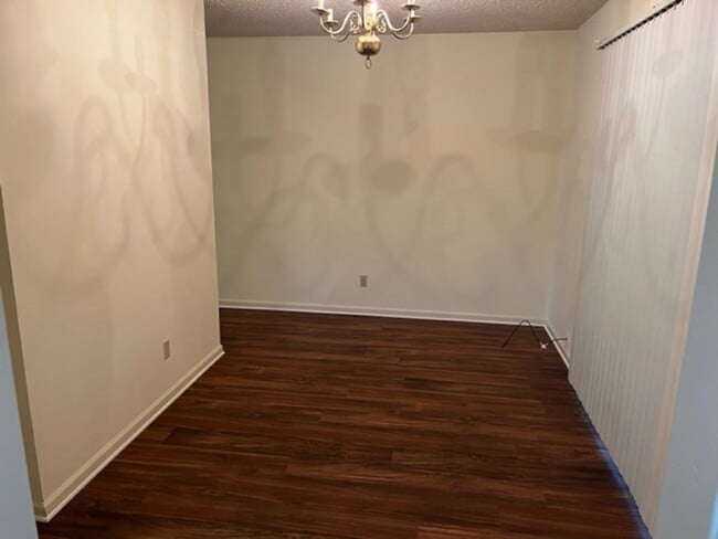 Photo - 2301 Gornto Rd