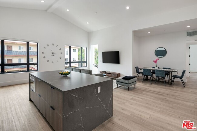 Photo - 1236 N Spaulding Ave Unidad 2