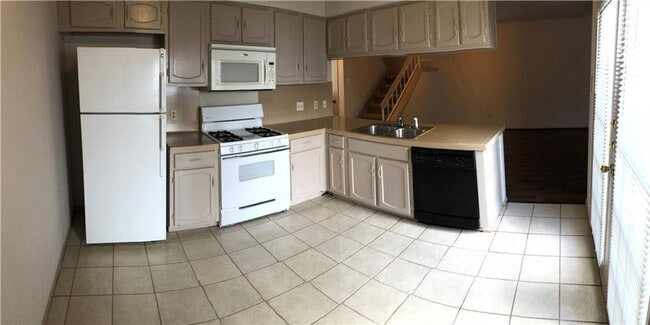Photo - Large 2 bedroom townhome - Available early July