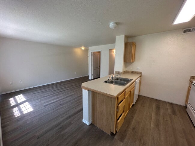 Photo - "Charming 2-Bed, 2-Bath Haven in Boise – Spacious 985 Sq Ft Retreat!"