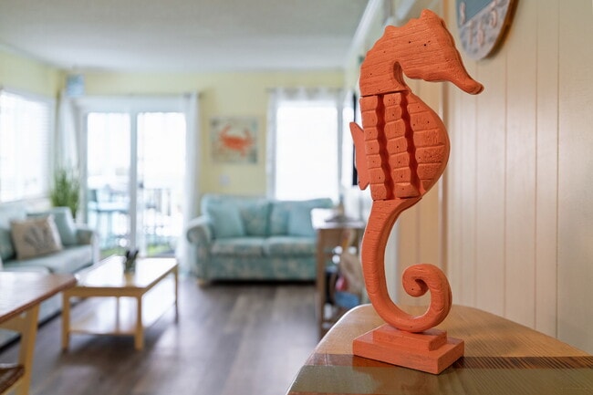 Photo - 301 Commerce Way