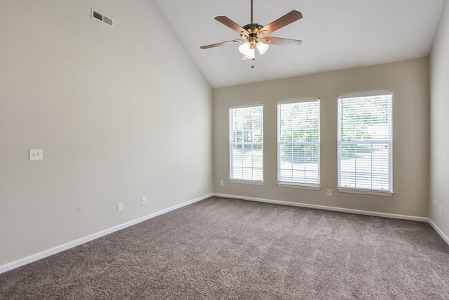 Photo - 802 Shefford Town Dr
