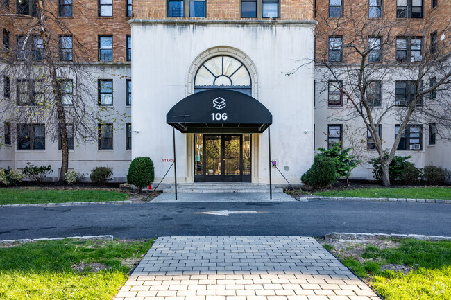 Entrance - 106 South Harrison Street Apartments
