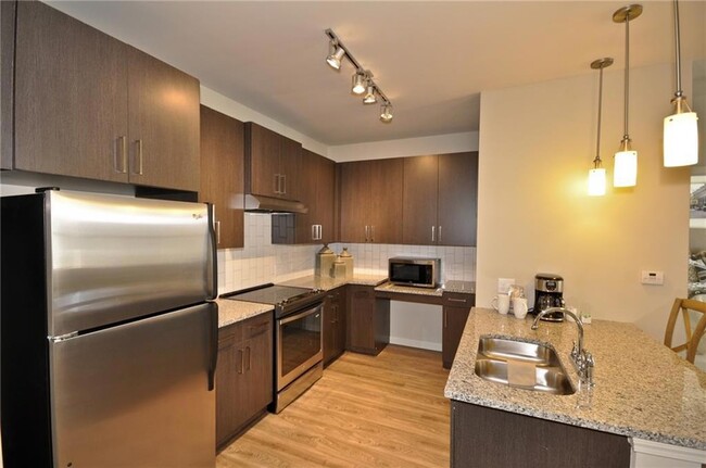 Building Photo - 1796 Satellite Blvd Rental