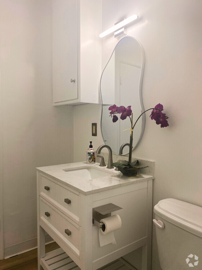 Building Photo - 1169 N Curson Ave Unit 11 Rental