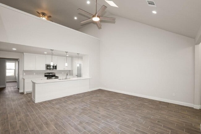 7627 Woodford Ave