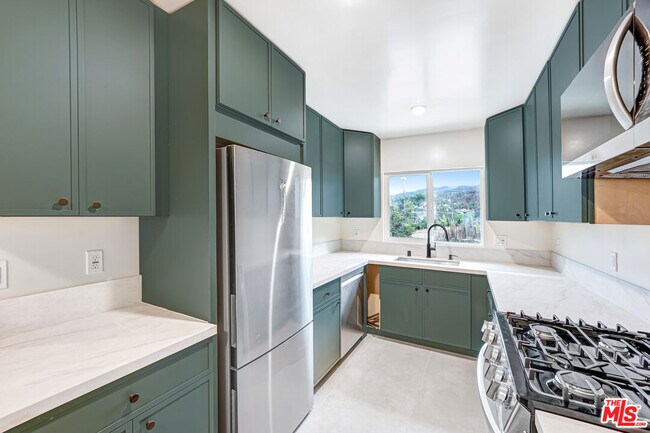 16185 Sunset Blvd Unit 9