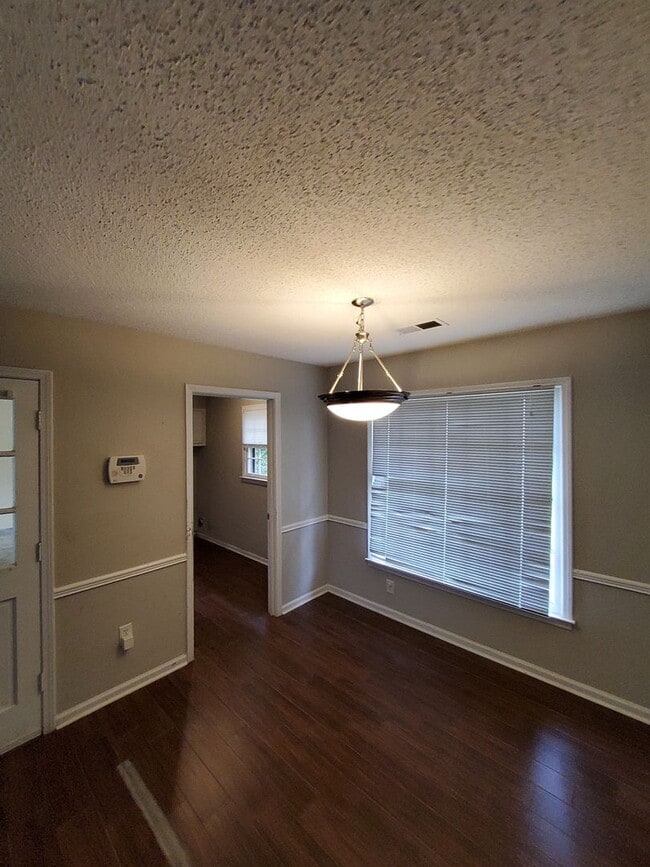 Photo - 7068 Snyder Rd