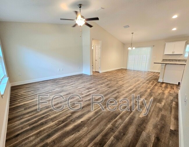 Photo - 661 E Vercelli Ln