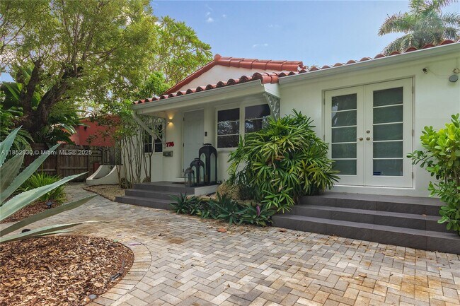 Photo - 776 NE 74th St