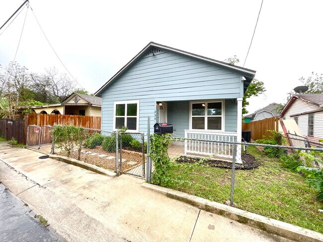 Photo - Move-In Ready 2BD/1BA – Laminate Floors, Fenced Yard & Prime Location! ACCEPTS SECTION 8