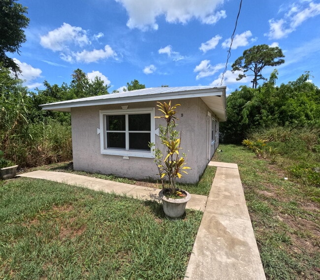 Building Photo - 5555 SE 47th Ave Rental