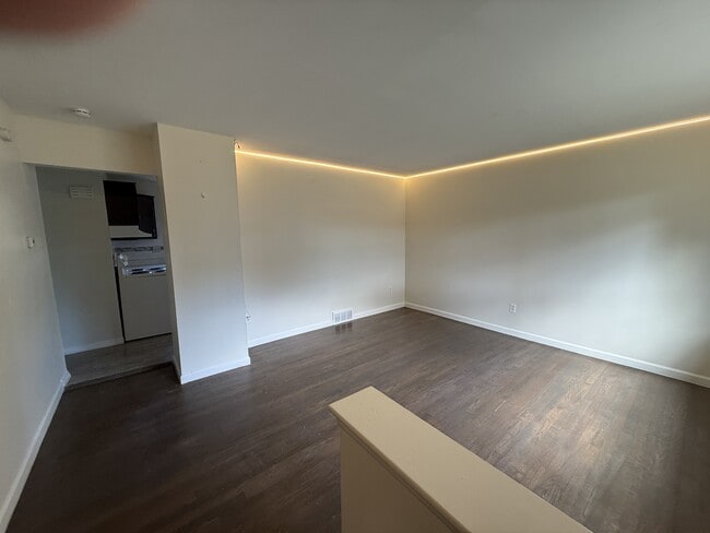 Building Photo - 200 N Christine Cir