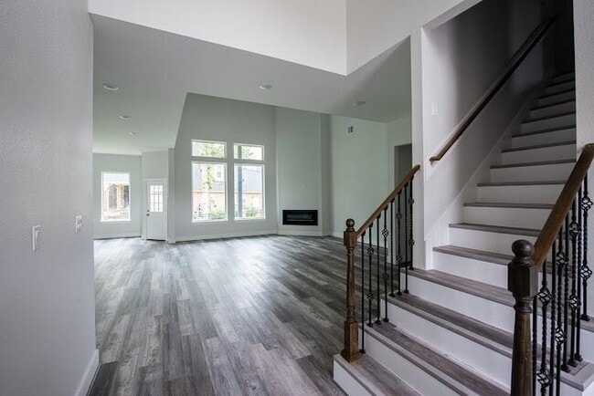 Photo - 216 Monterrey Rd W